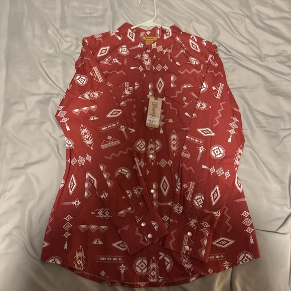 Wrangler Red and White Patterned Women's Button Down Shirt - Picture 1 of 3